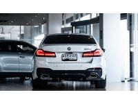 BMW SERIES 5 520d M SPORT G30 LCI  ปี 2023 สีขาว รูปที่ 5